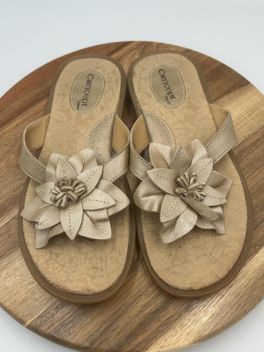 Concept By Born Sandals Size 8 Beige Leather Floral Thong Slip On Summer Comfort